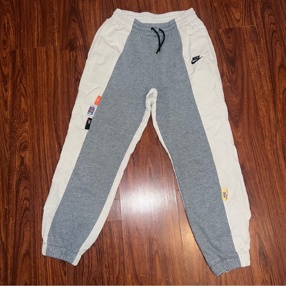 Vintage Nike Men’s Gray and Cream Joggers